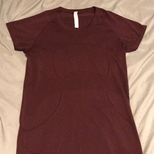 Lululemon swiftly tech maroon shirt